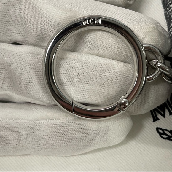 SALE HP! MCM AIRPODS CASE UNISEX - Picture 6 of 13